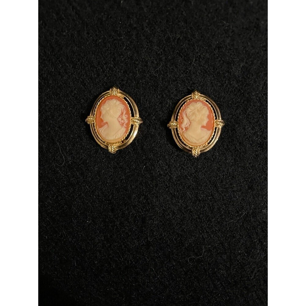 Vintage Signed PEP Cameo Clip On Earrings Gold Tone Erwin Pearl 1960's Estate